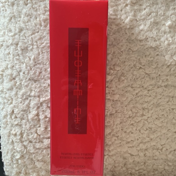 NEW in box Shiseido revitalizing essence - Picture 5 of 7